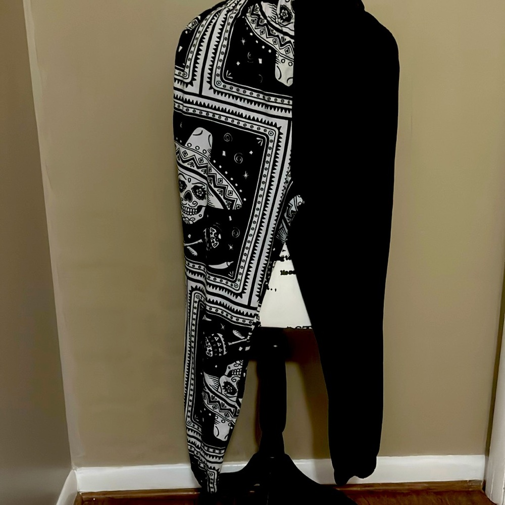 SHOSHO Women's Black/ White
Skull Leggings